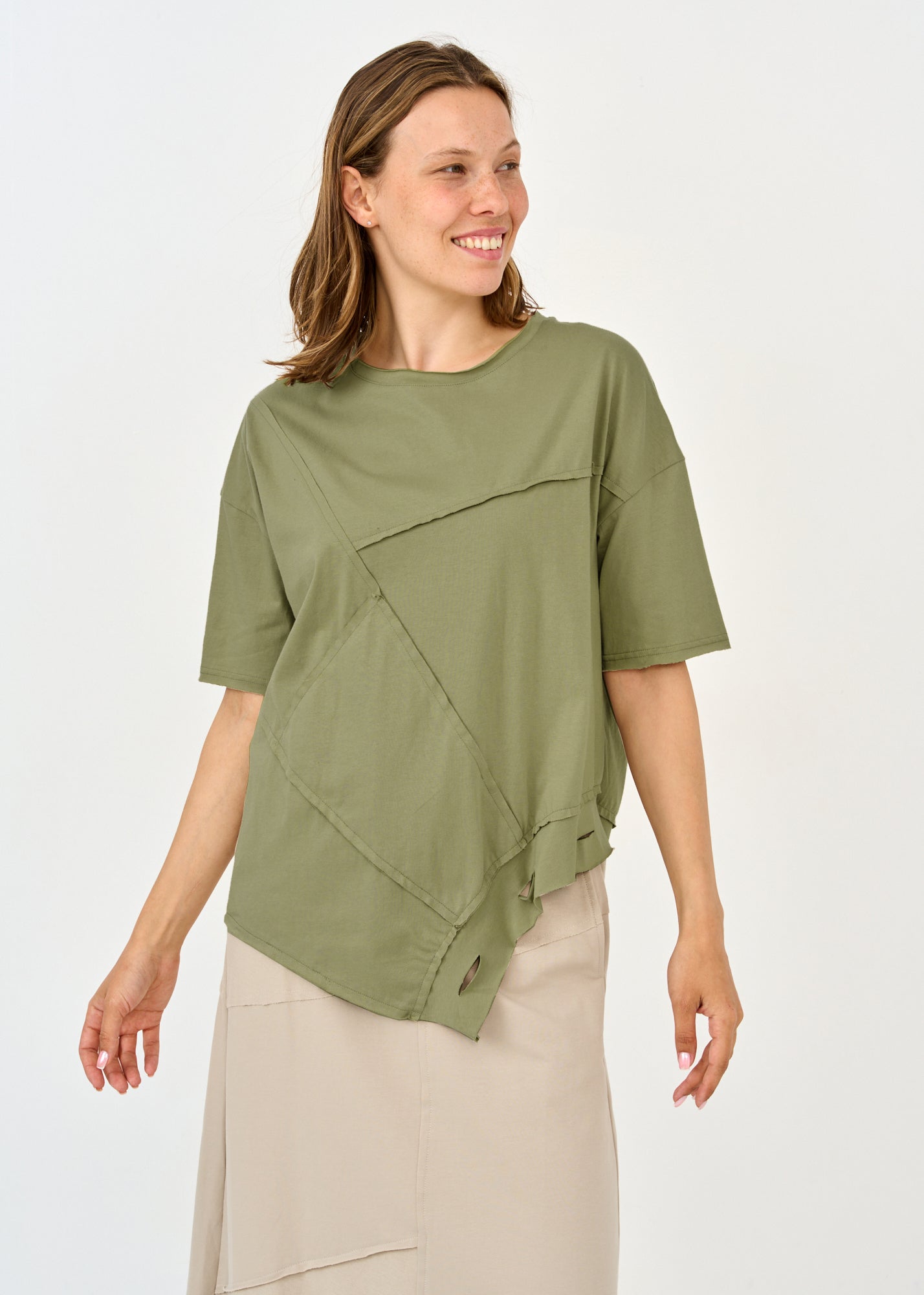 Green short-sleeve shirt with asymmetric rounded ending
