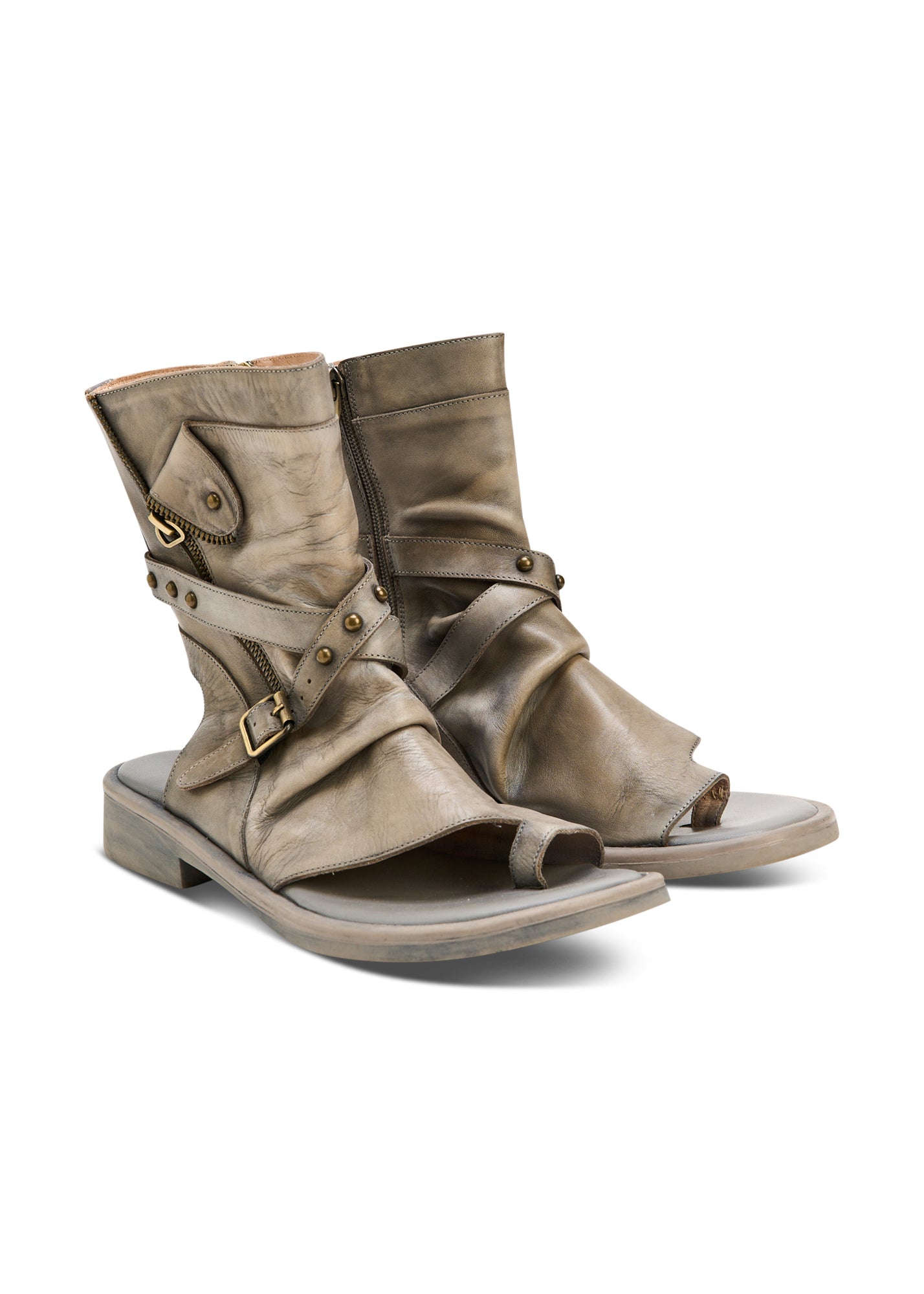 High sandals with straps and gray buckle