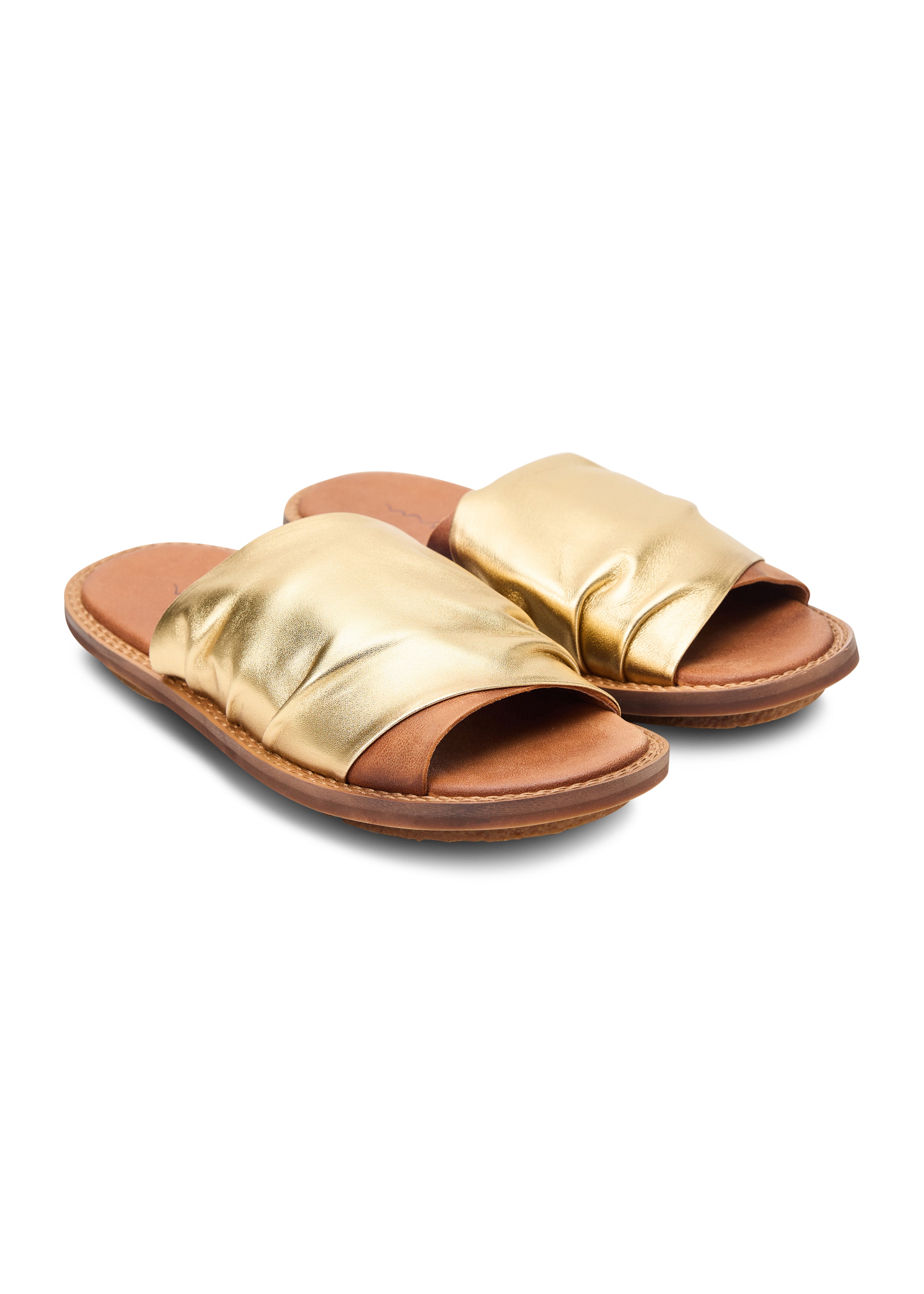 Women's leather sandals with pleated gold color combination