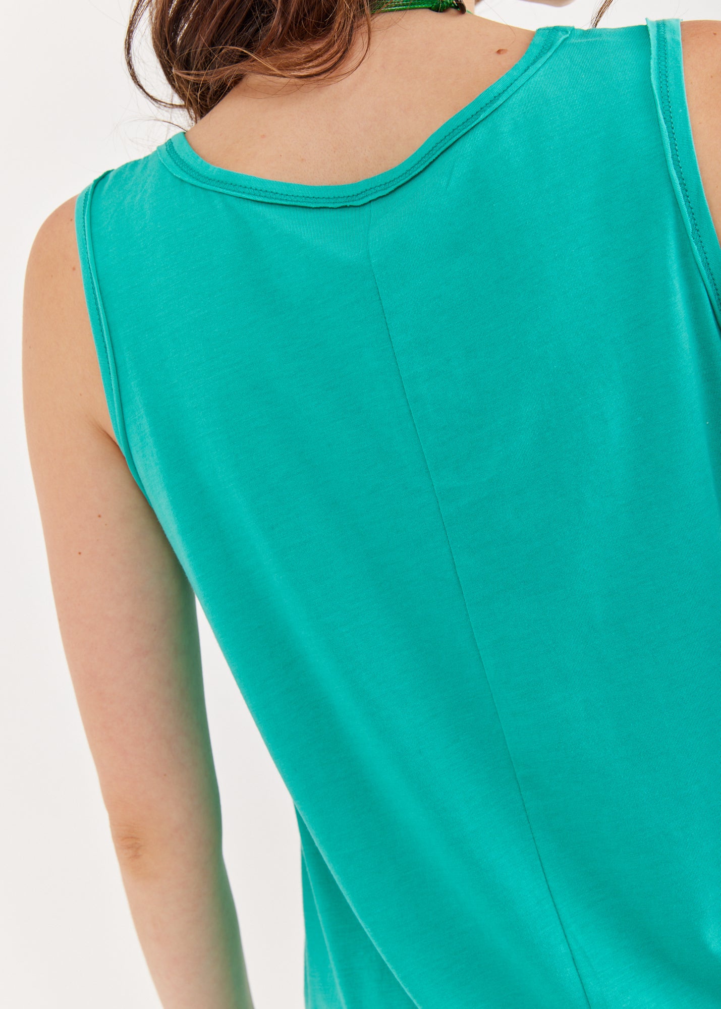 Turquoise asymmetric stripe in the middle