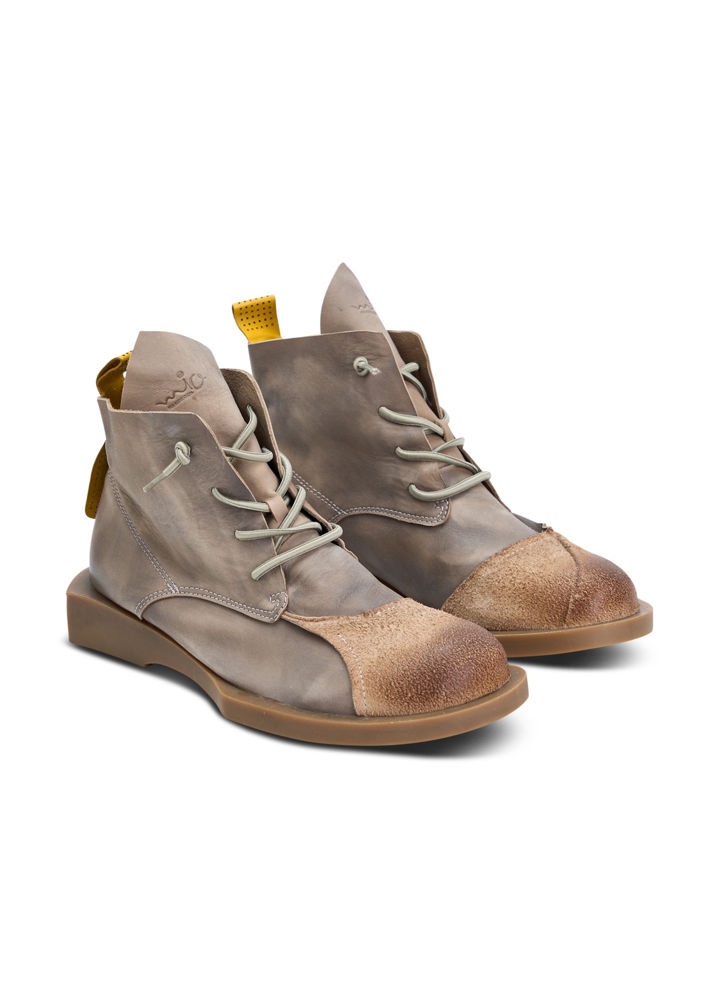 High-top shoes in reverse leather with a color combination and gray rubber laces