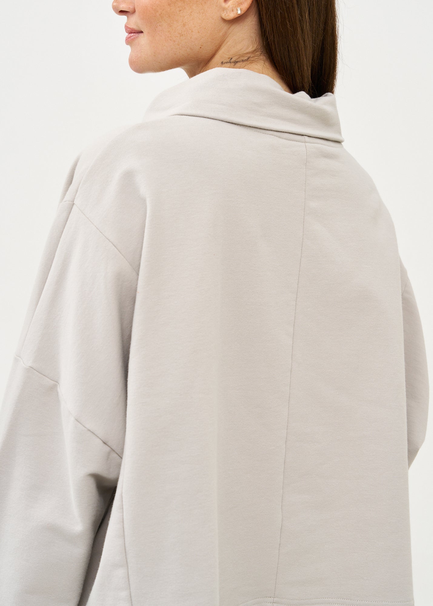 סווטשירט אסימטרי עם רוכסן אפור בהיר