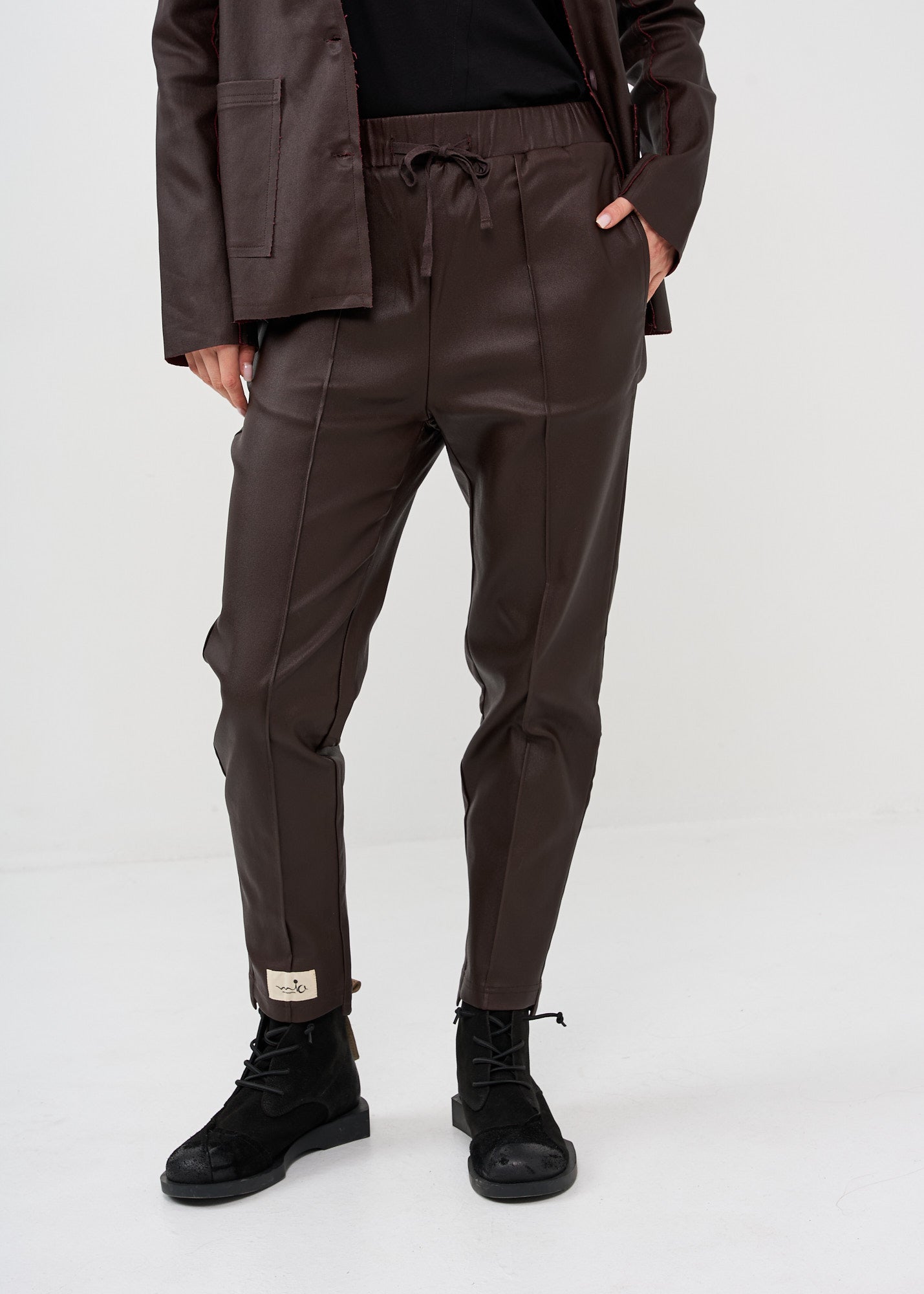 Burgundy leather-like mid-seam pant