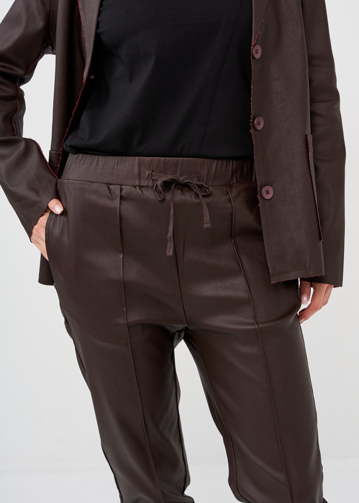 Burgundy leather-like mid-seam pant