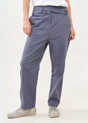 מכנסיים ארוכים עם חגורה אלכסונית כחול