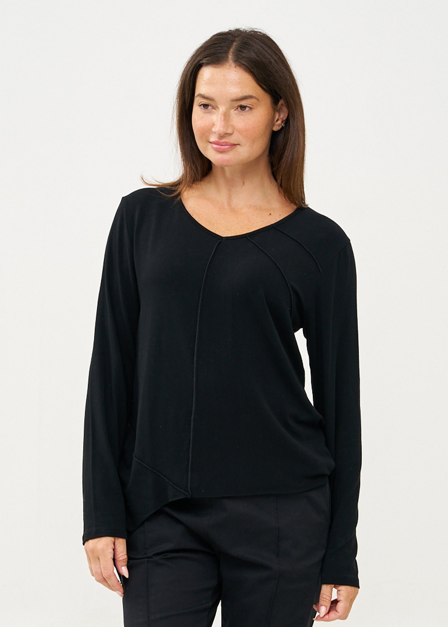 חולצה שרוול ארוך מפתח וי סריג דק שחור