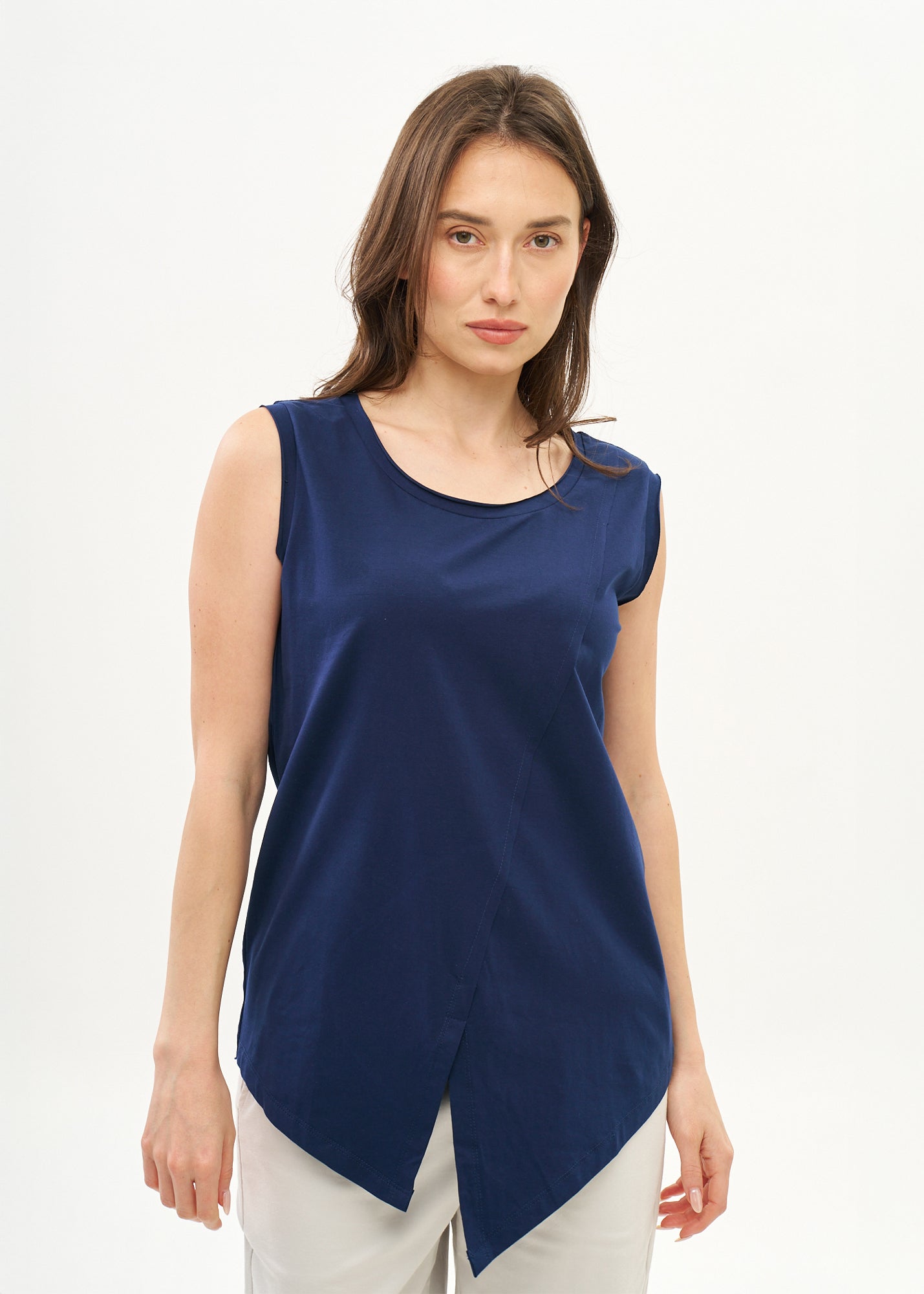 Tank top with diagonal stitching and dark blue spikes