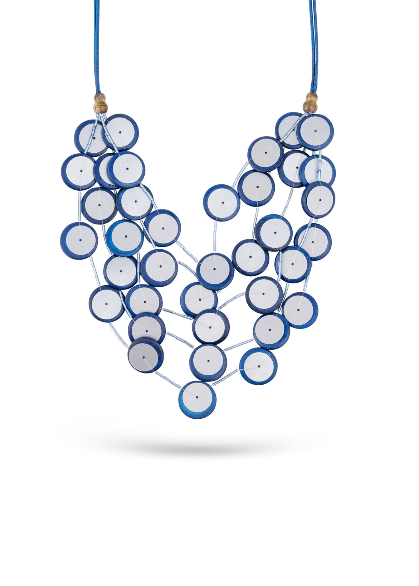 שרשרת עבודת יד כפתורי קוקוס פייטים וחרוזי פלסטיק כחול כהה