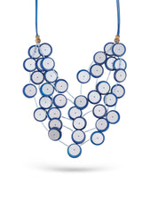 שרשרת עבודת יד כפתורי קוקוס פייטים וחרוזי פלסטיק כחול כהה