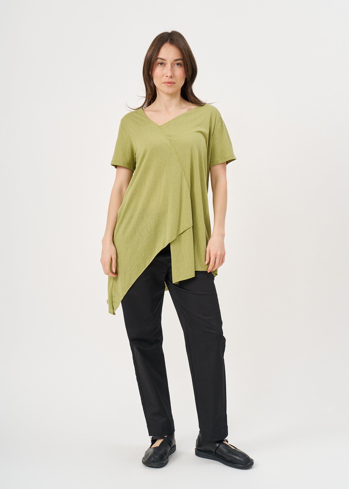 חולצה שרוול קצר סיומת אוברלוק ירוק