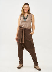 מכנסיים שקי חתכים הפוכים עם חגורה חום