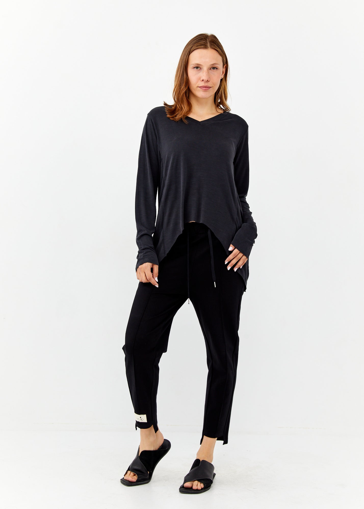 חולצה שרוול ארוך וצווארון וי בד סלאב שחור