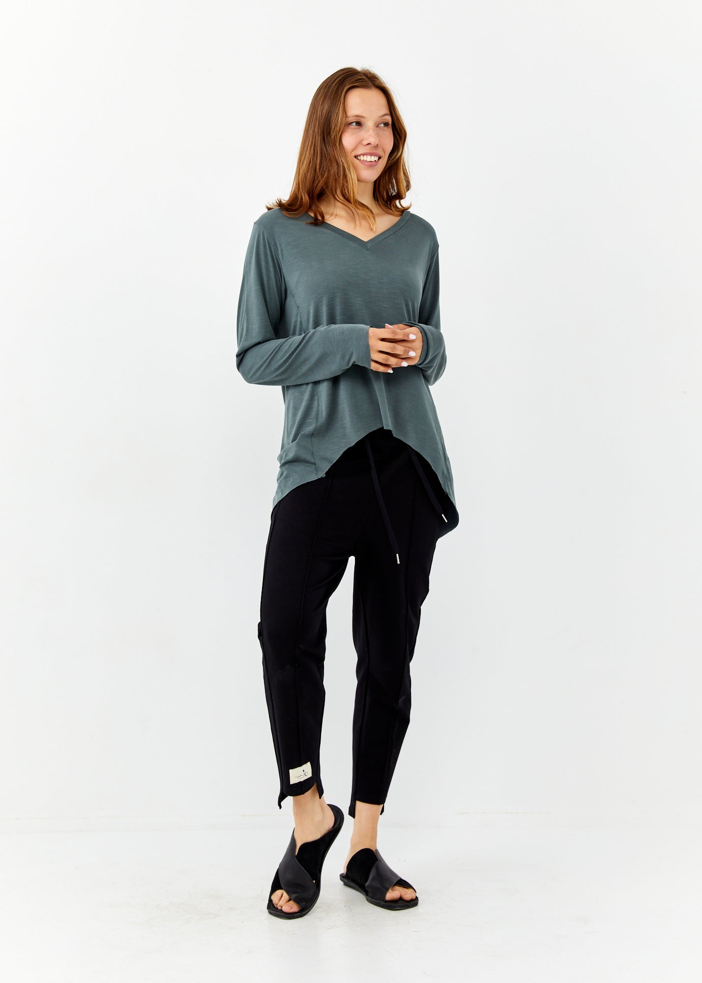 חולצה שרוול ארוך וצווארון וי בד סלאב ירוק