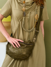 Small leather bag strap with a dark green combination of links