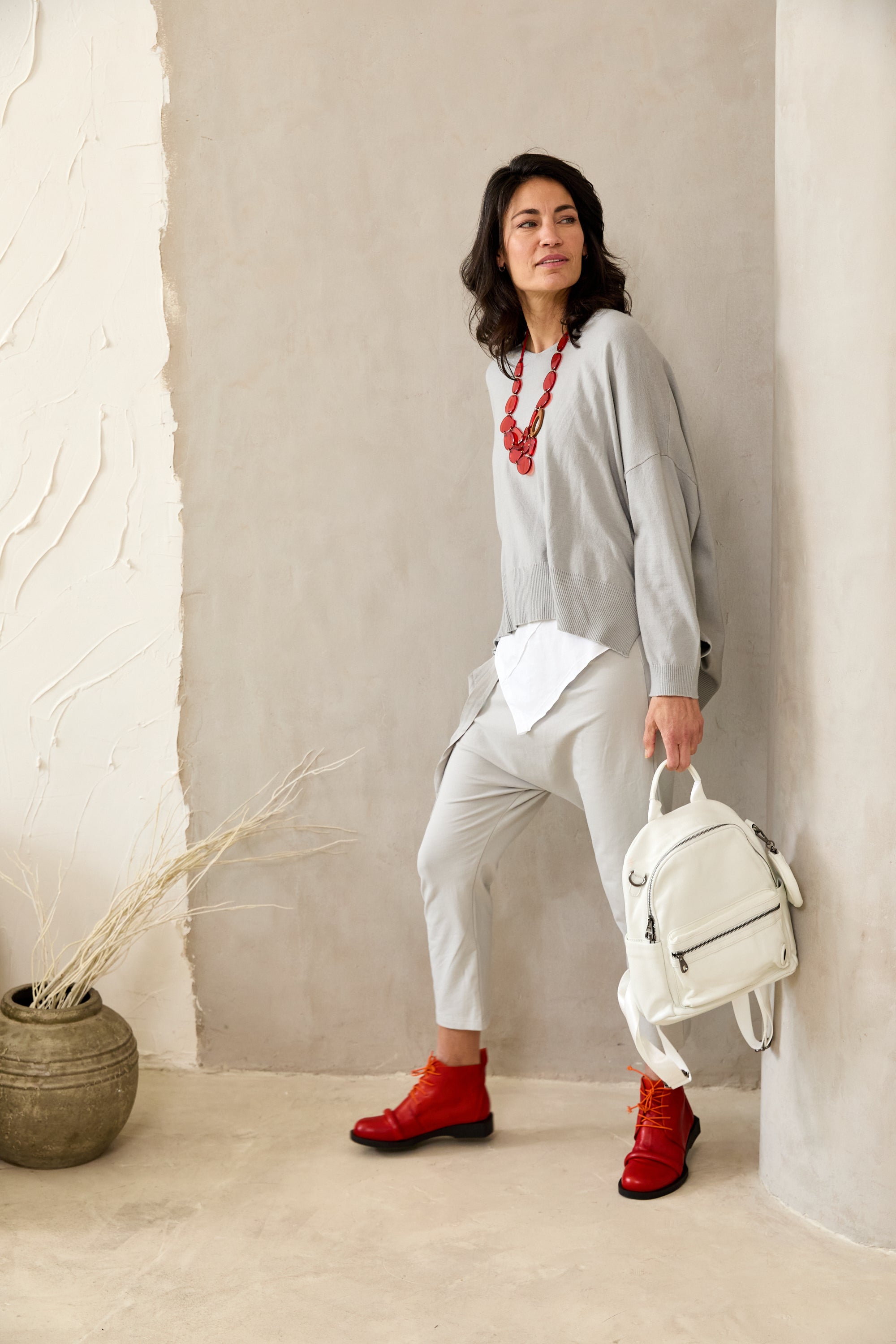 Ibaka back leather bag with green pocket