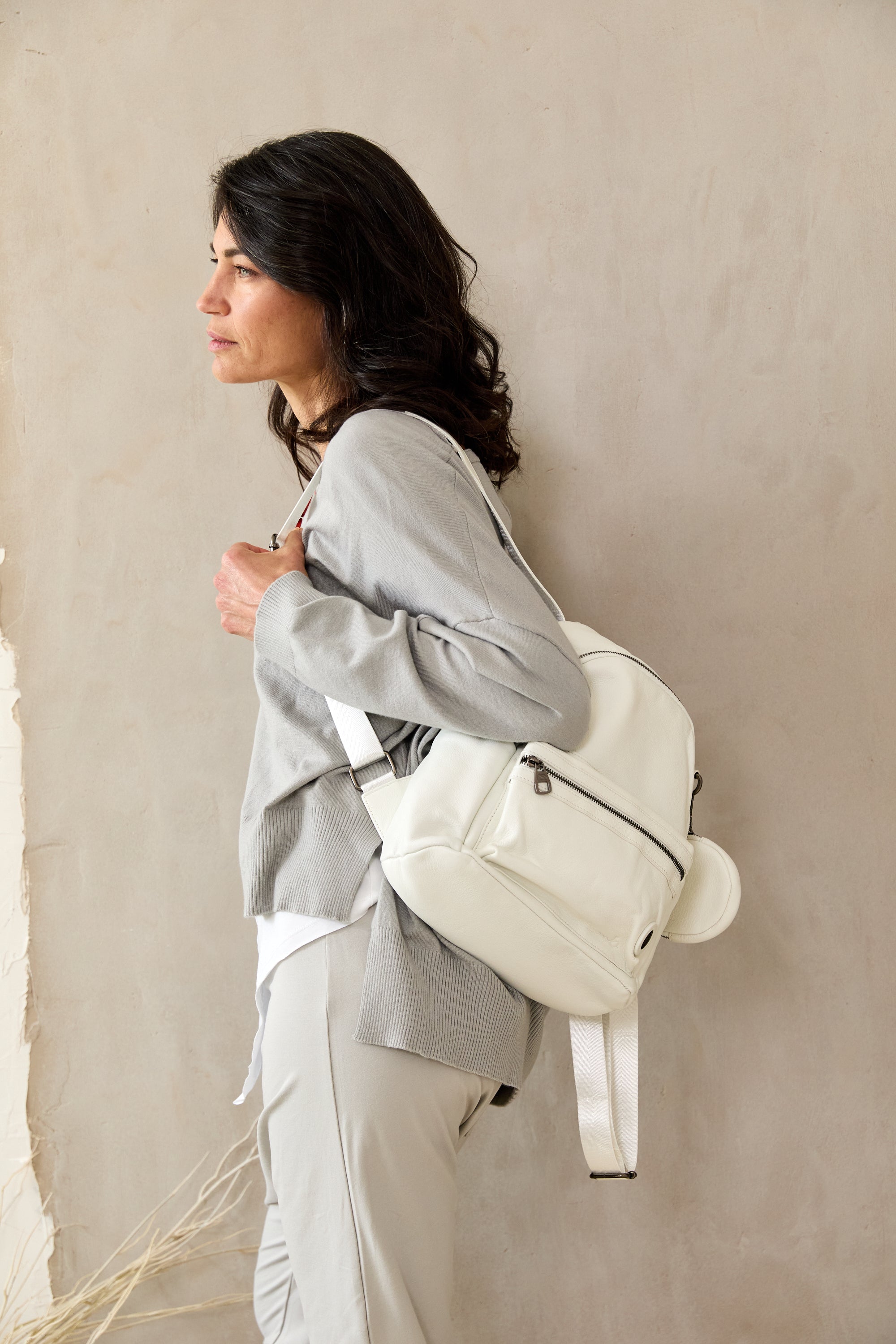 Ibaka back leather bag with green pocket