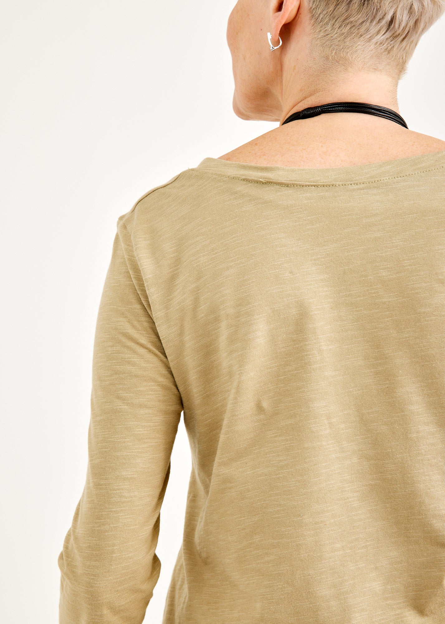 T-shirt V long sleeve beige slab fabric