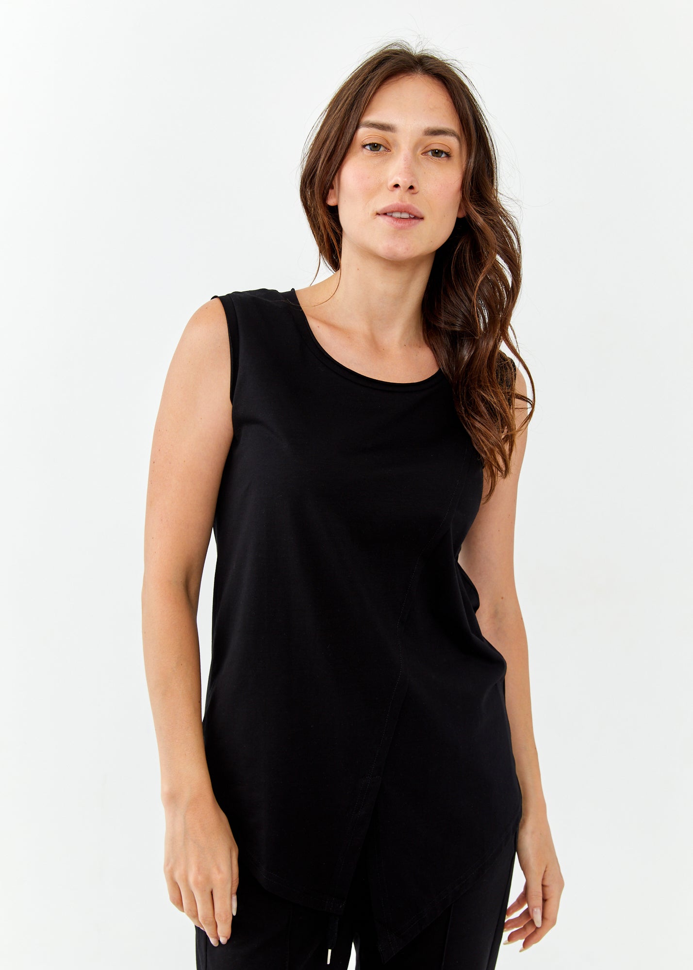 Tank top with diagonal stitching and laces, black