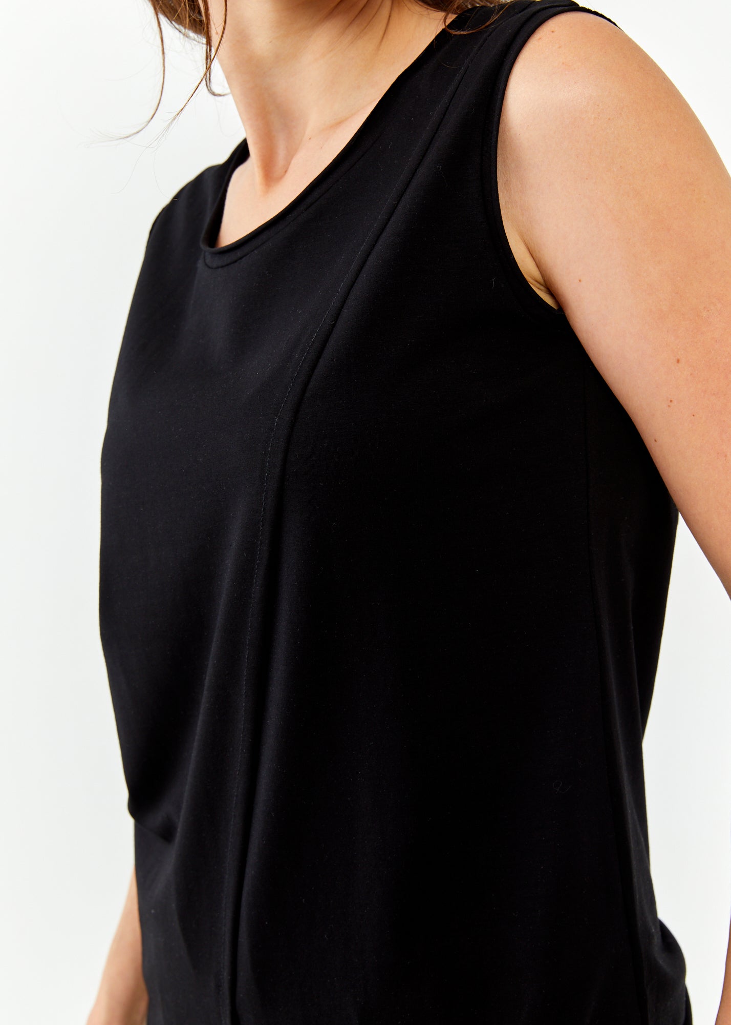 Tank top with diagonal stitching and laces, black