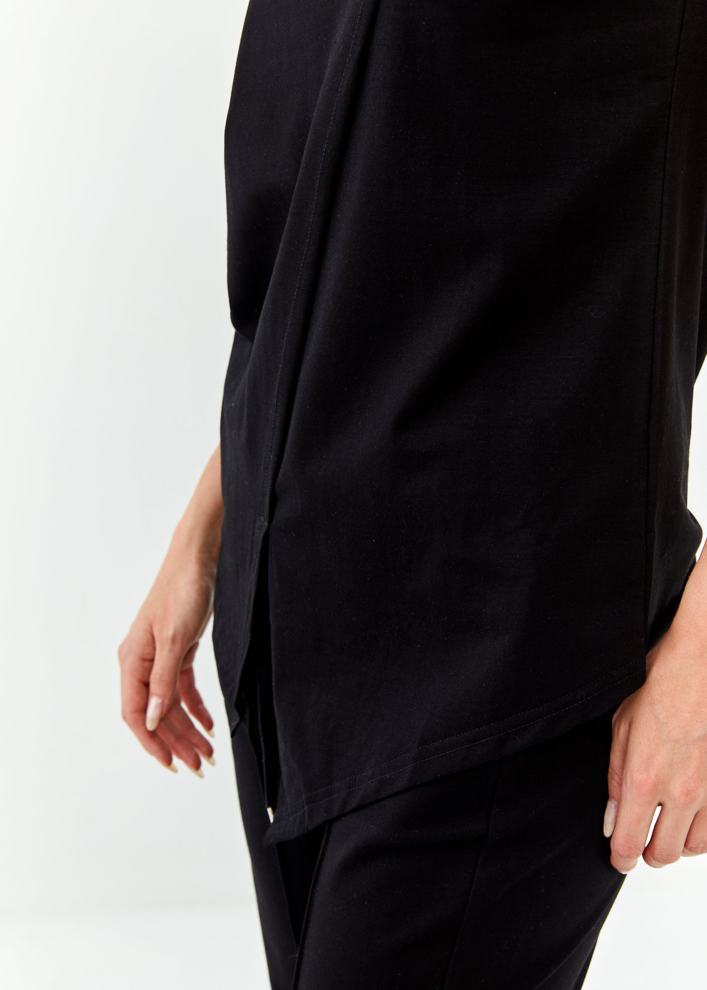 Tank top with diagonal stitching and laces, black