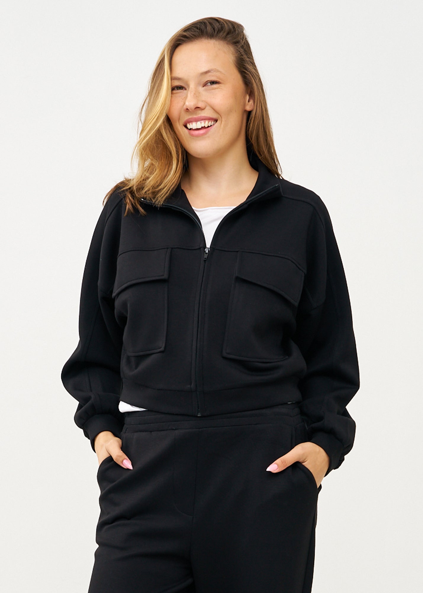 ג'קט שני כיסים קידמיים ורוכסן שחור