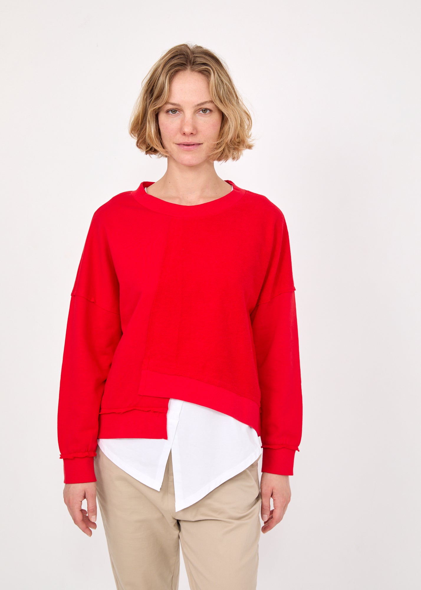 Asymmetrical putter sweatshirt with a red stripe combination