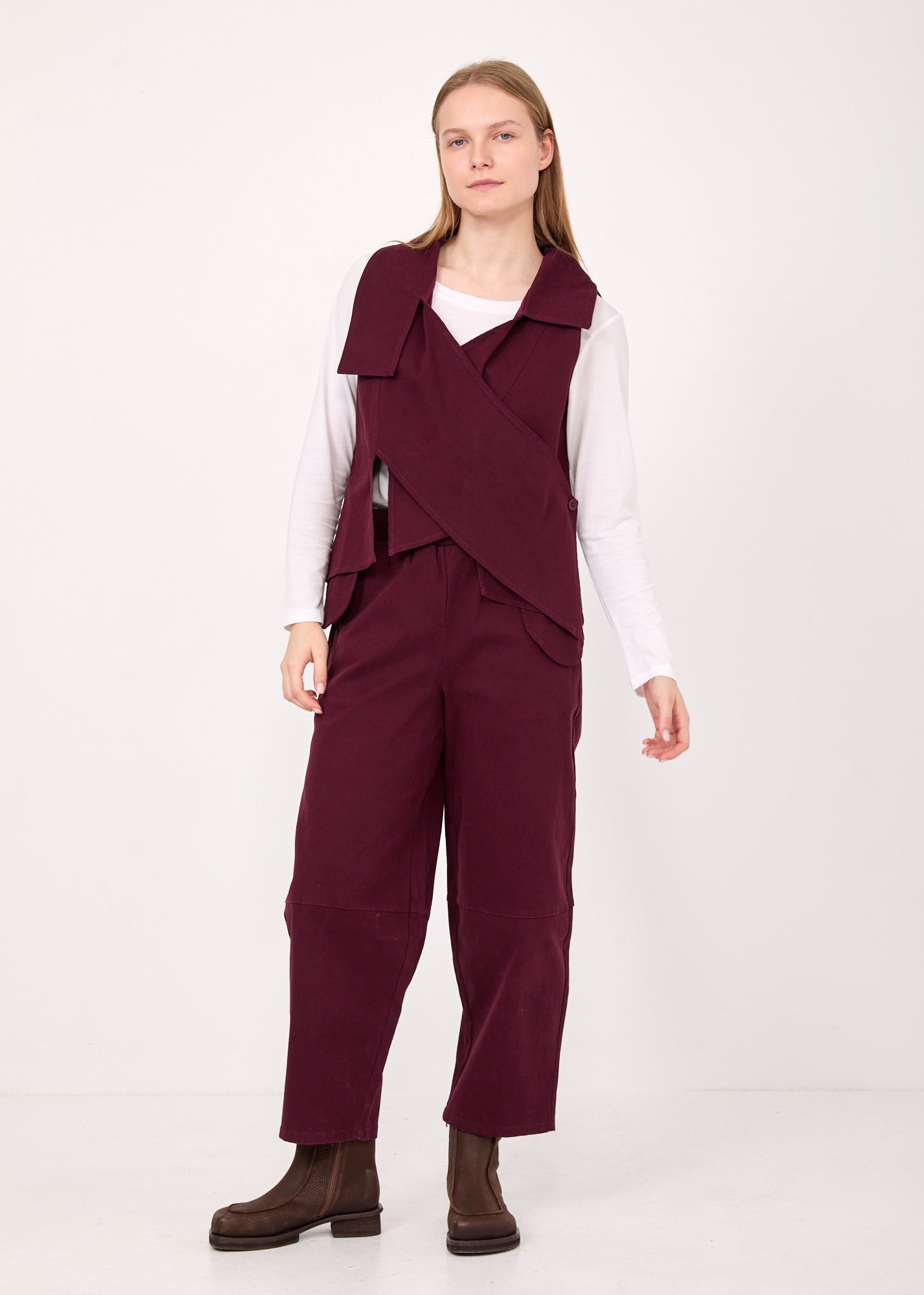 Pants with knee seam and purple elastic