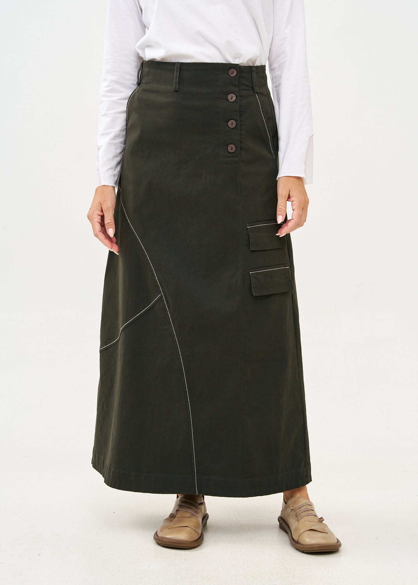 חצאית חתכים אסימטריים תיפור בולט אפור