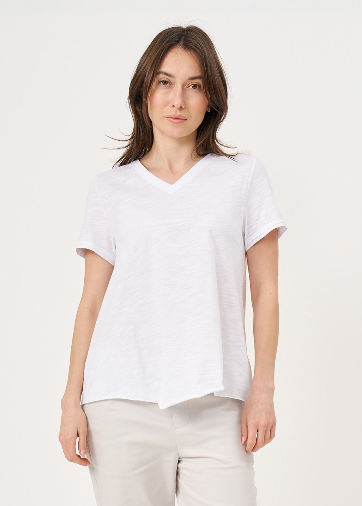 White V-neck triangle extension T-shirt