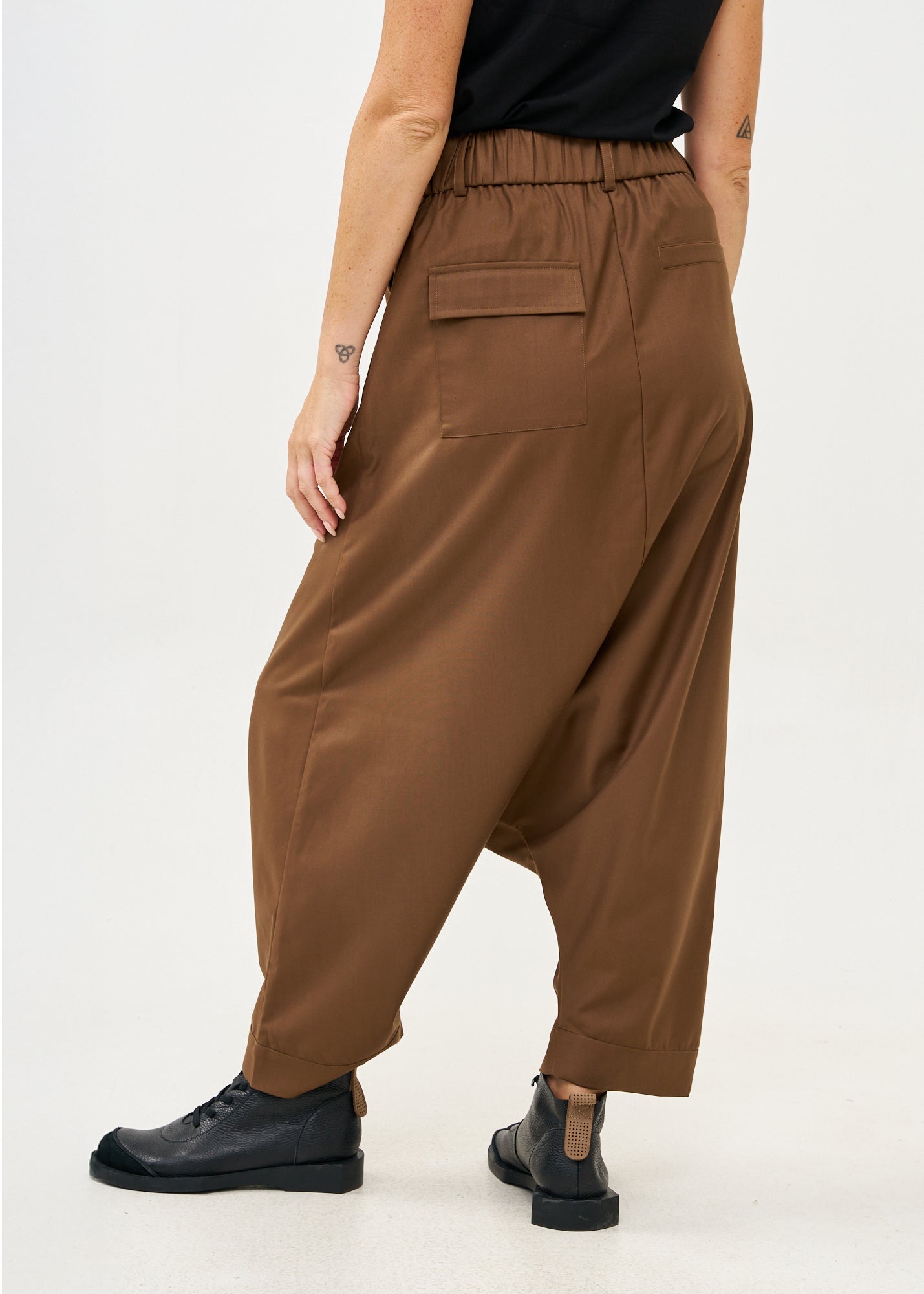 מכנס חצאית קלאסי עם ברק חום