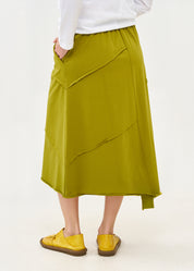 Asymmetric skirt, reverse combination and green ribbons