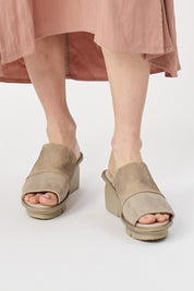 Platform heels in leather combination inverted stone