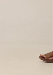 Women's leather strap sandals with elastic back in brown