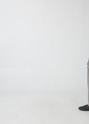 שמלה שרוול ארוך מכופתרת עם שני כיסים תלויים שחור