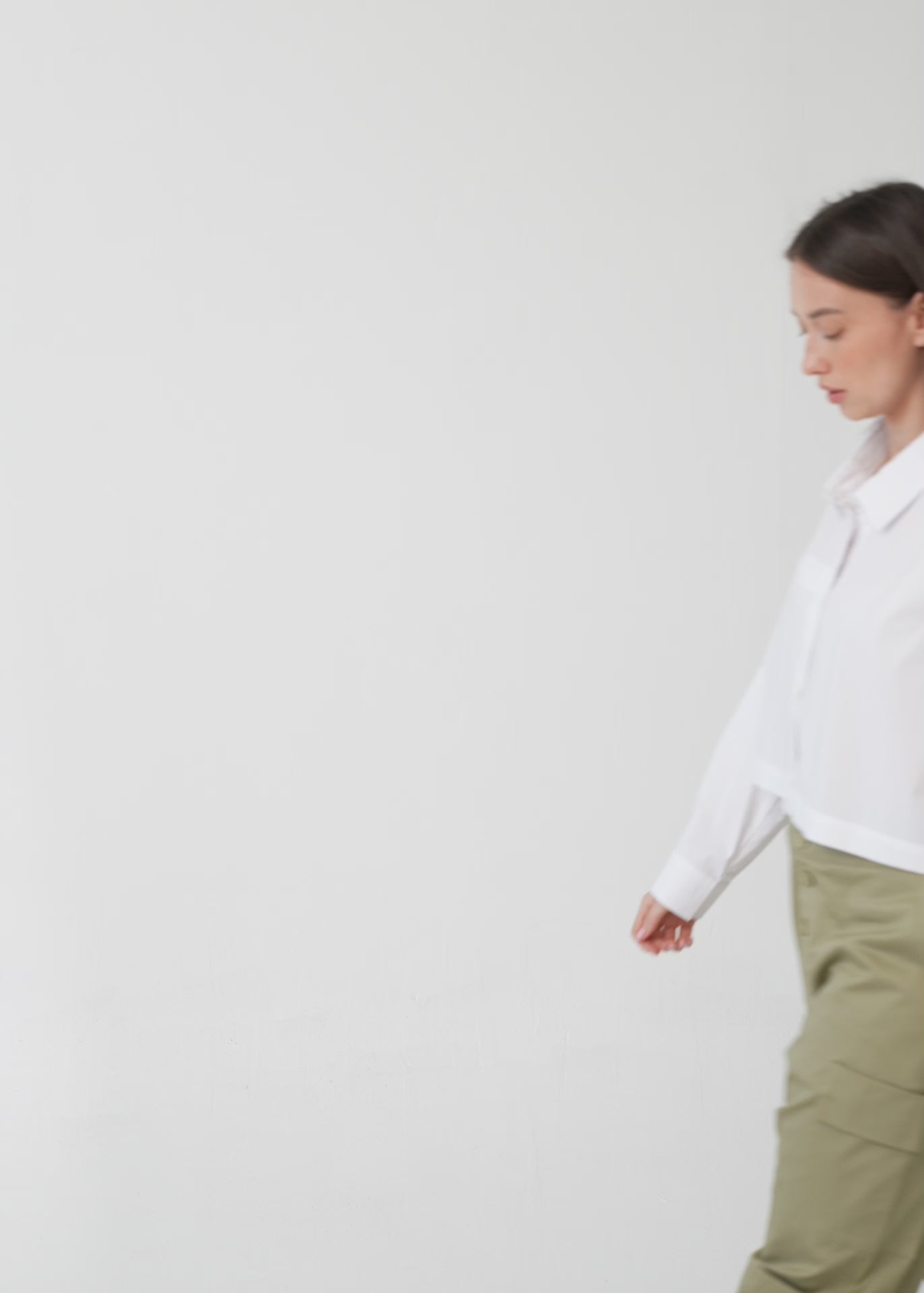 חולצה מכופתרת עם כותפת ארוכה אפור