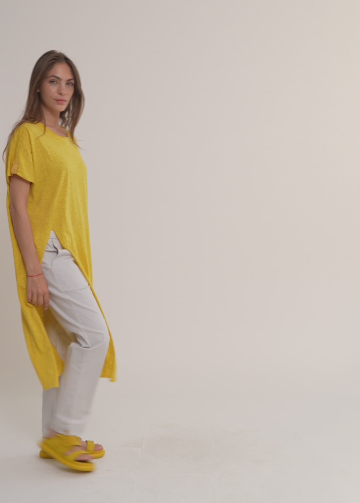 Short sleeve tunic with front slit, brown