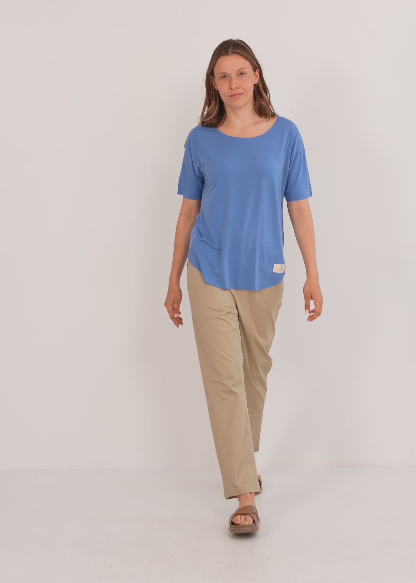 Blue short sleeve shirt with rounded ending