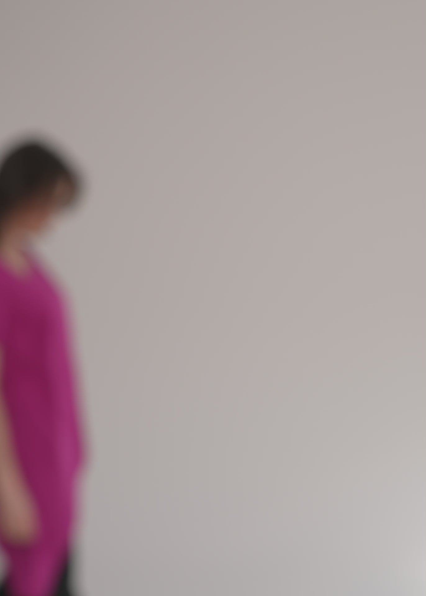 חולצה שרוול קצר סיומת אוברלוק שחור