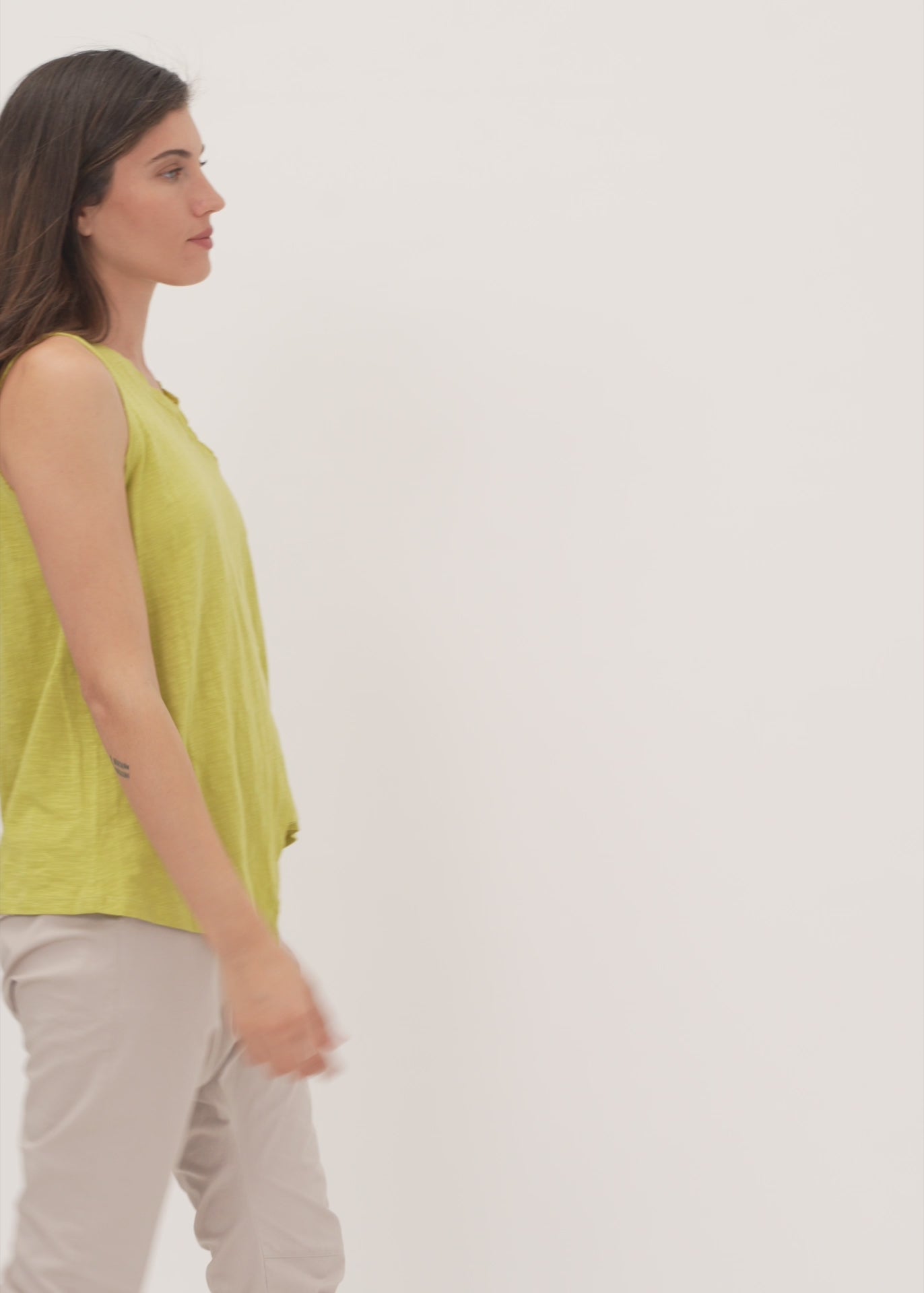 גופיית סלאב מחשוף וי ירוק