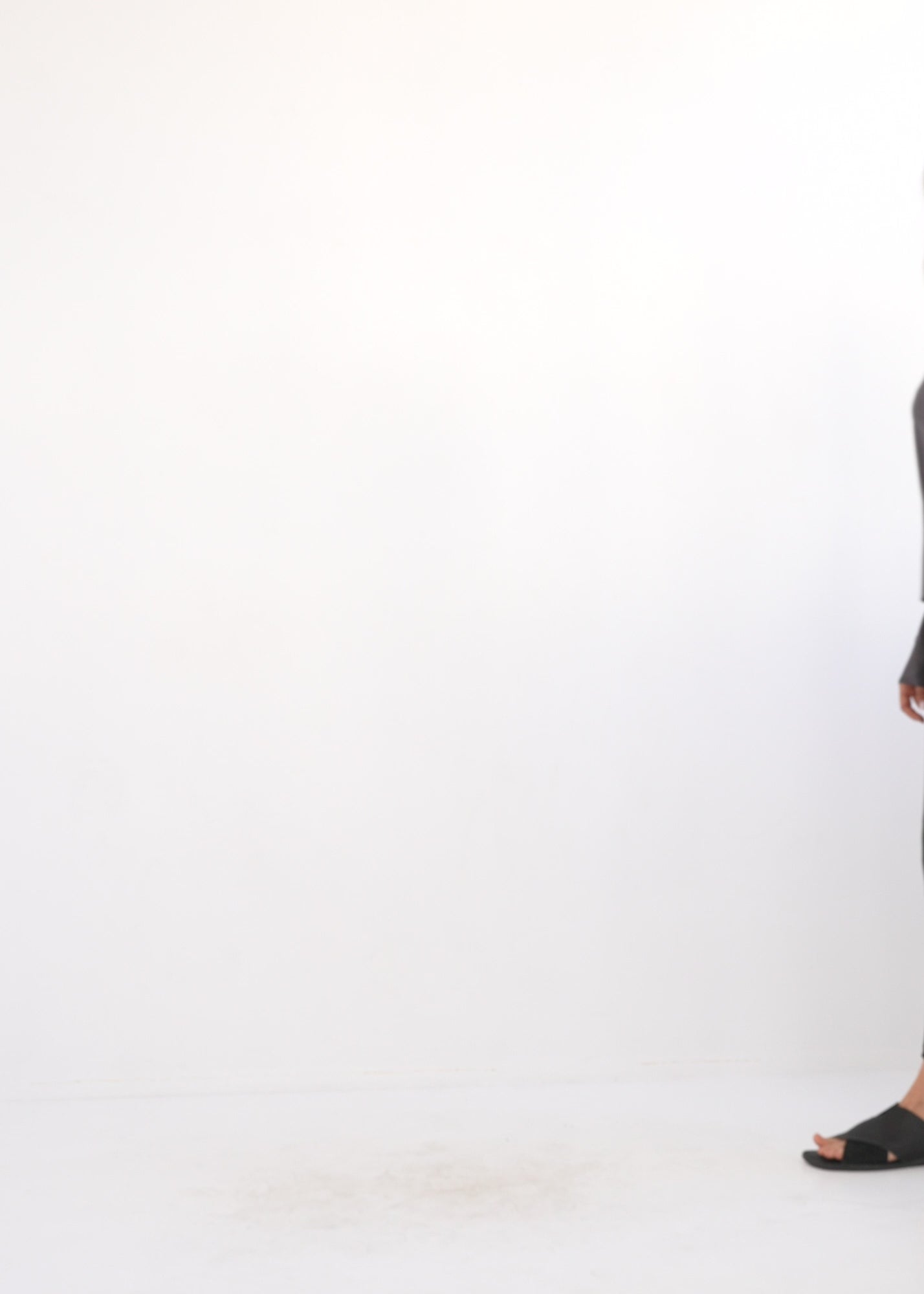 חולצה שרוול ארוך וצווארון וי בד סלאב שחור