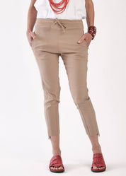 Basic pants with brown drawstring