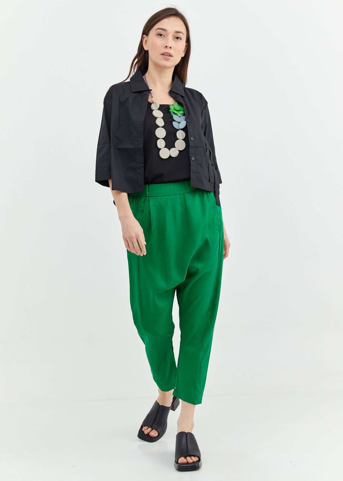 מכנסי שקי עם שני קפלים מקדימה ירוק